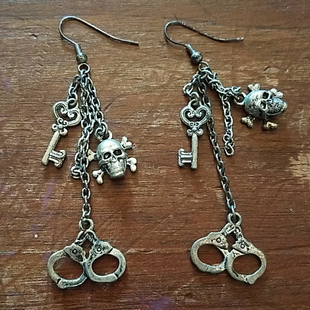 ⭐ Skull, Key and Handcuff Earrings